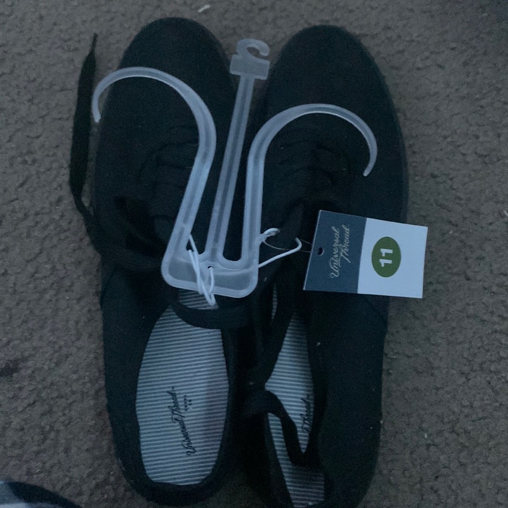 Black shoes size 11